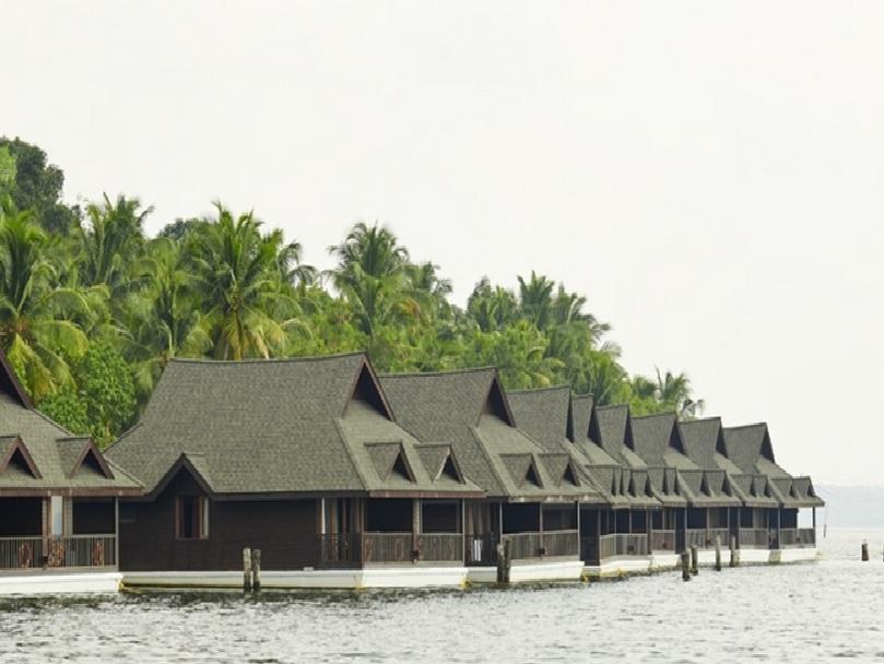 Hotel Club Mahindra Ashtamudi Nīndakara Exterior foto