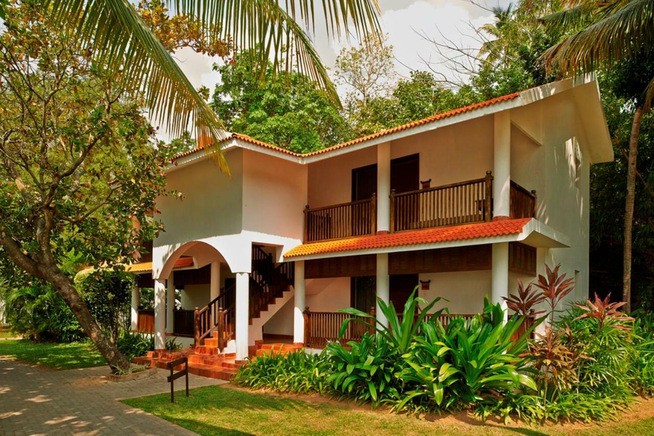 Hotel Club Mahindra Ashtamudi Nīndakara Exterior foto